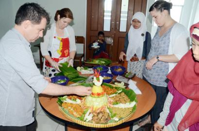 140_deakin-lomba-hias-nasi-tumpeng.jpg