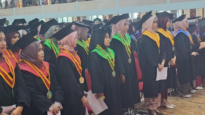 8087_wisuda.jpg