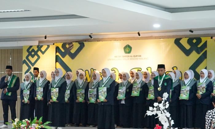 10035_wisuda-htq.jpg